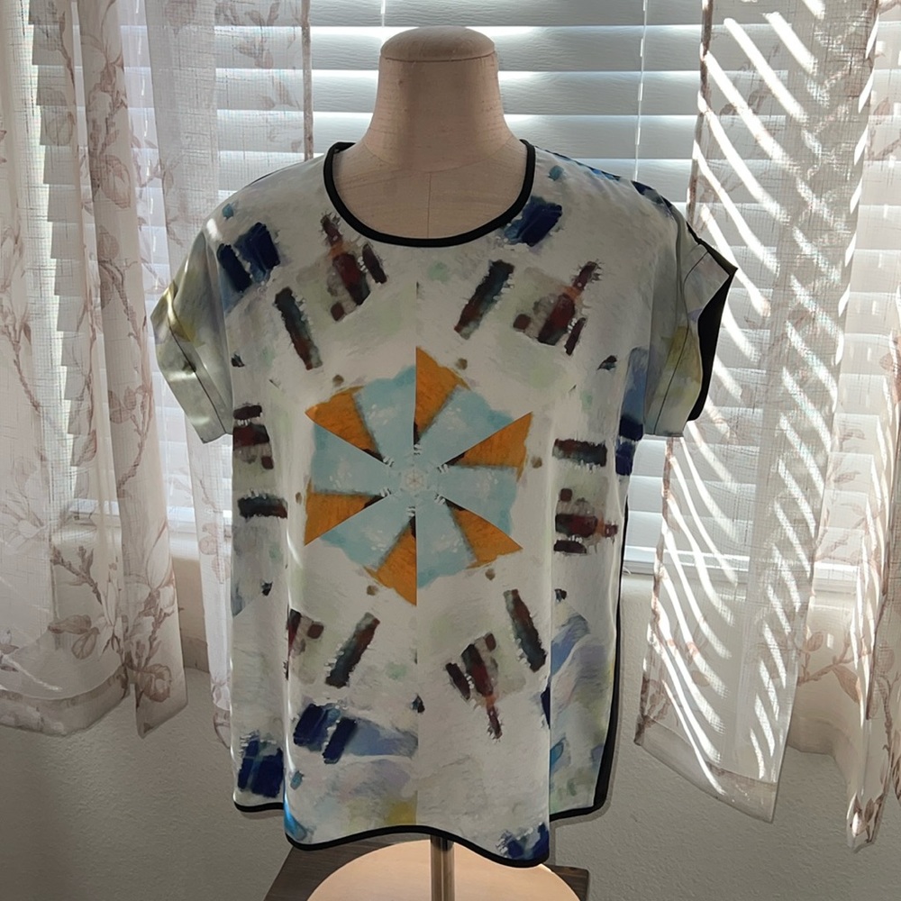 NWOT! Vida Art Short Sleeve Top.